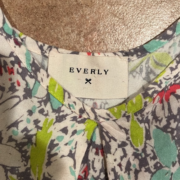 Everly Floral Top Cami With Crochet Bottom Trim Size Small - Picture 3 of 8